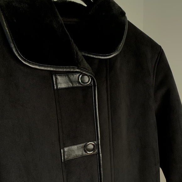 Women’s Faux Shearling Coat - Picture 3 of 3